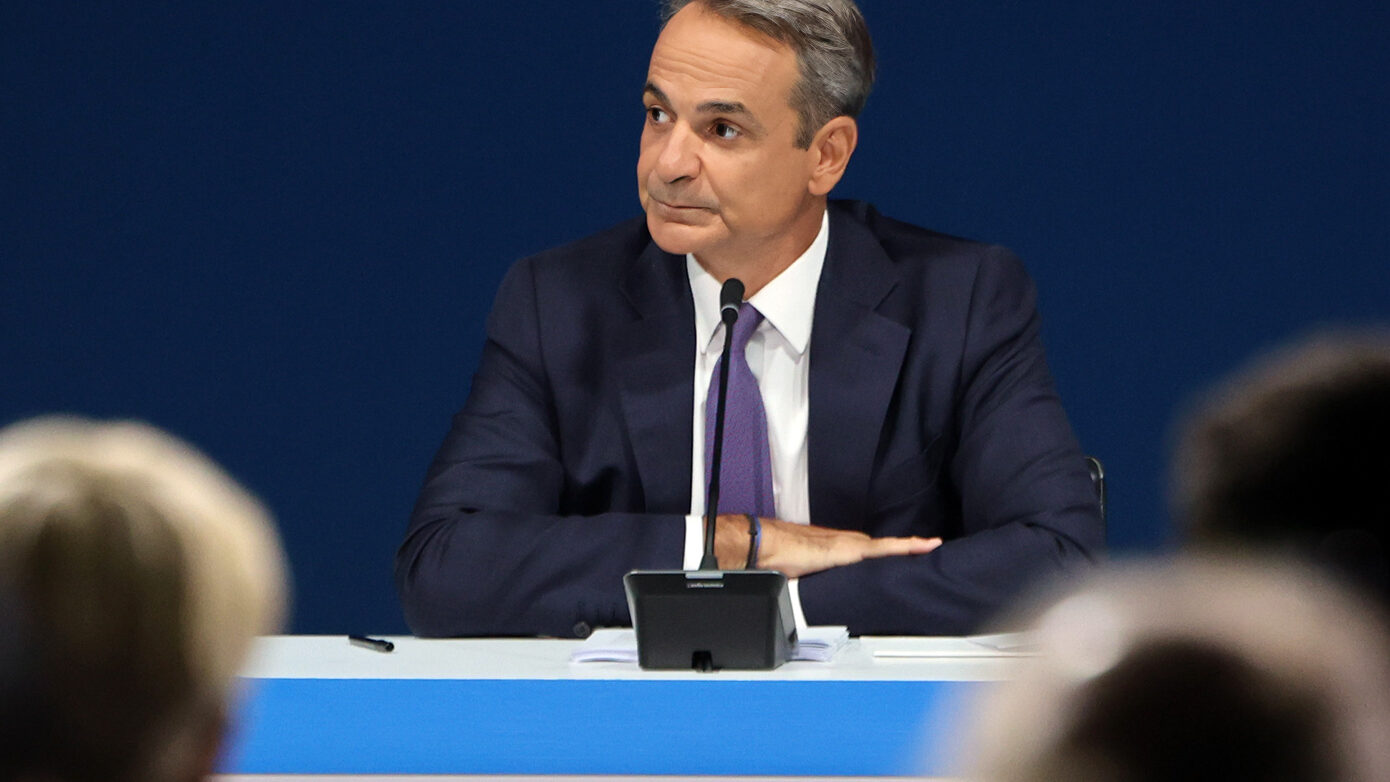 Απαραίτητη η πολιτική σταθερότητα μετά τις αλλαγές στη Γαλλία – Αξιολόγηση κυβερνητικών δράσεων και πενταετές πλάνο