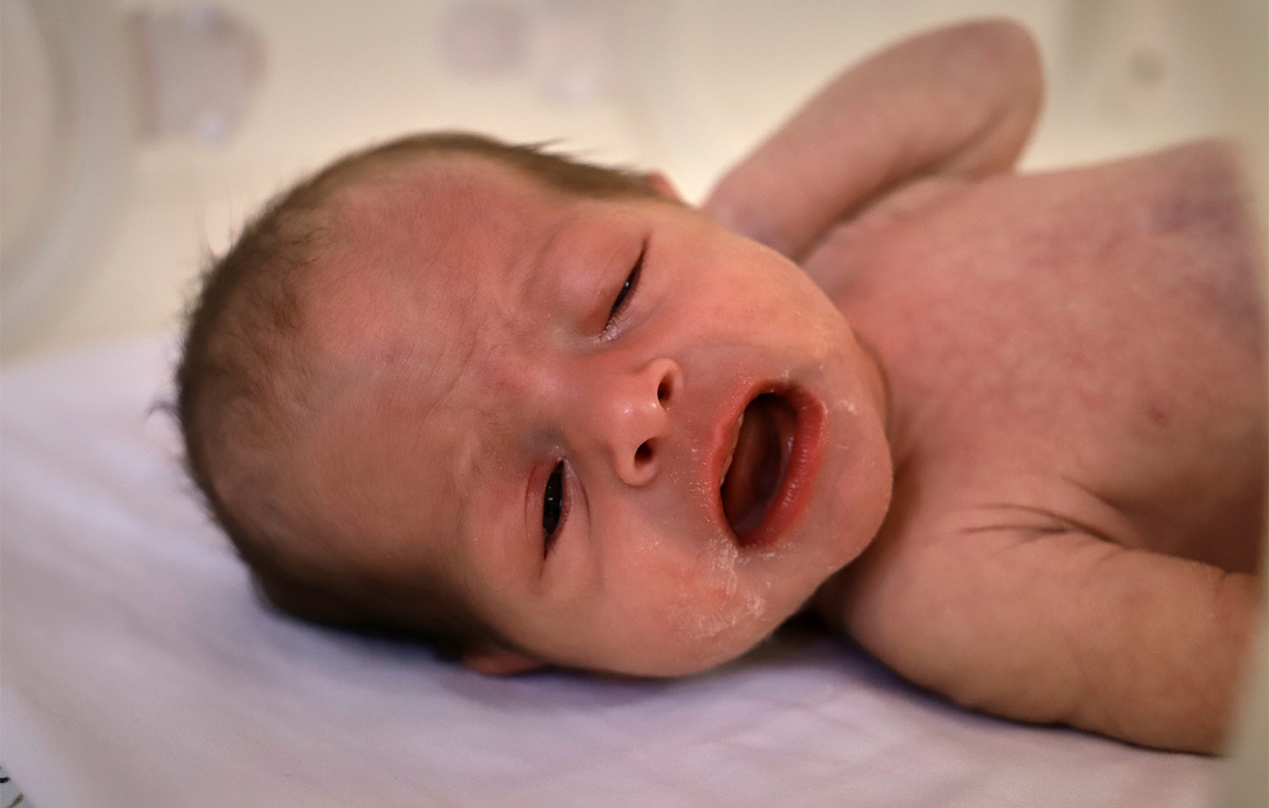 “Τα κενά στην υπόθεση του μωρού στο καρότσι στο Κουκάκι και η μυστηριώδης ομοιότητα με το βρέφος στον Άλιμο”