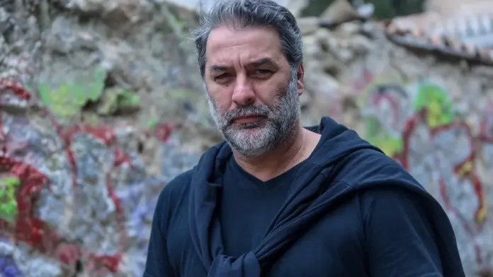 «Παρέλειψε τα πραγματικά γεγονότα» – Τι αποκάλυψε ο αστυνομικός για τη συνομιλία με τη συνεργάτιδα του Βασίλη Μπισμπίκη