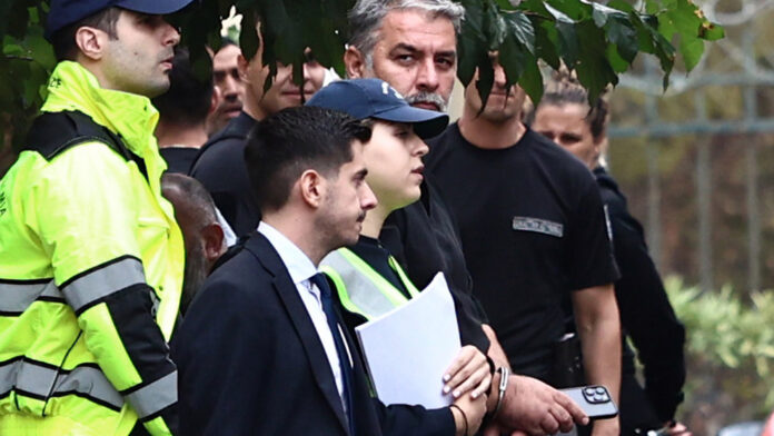 Η εναλλακτική αφήγηση του Βασίλη Μπισμπίκη για το συμβάν στη Φιλοθέη
