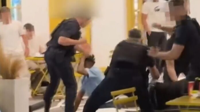 Σφοδρή σύγκρουση τουριστών με αστυνομικούς στη Μύκονο – Μεθυσμένοι επιχειρούν να διαφύγουν τη σύλληψη