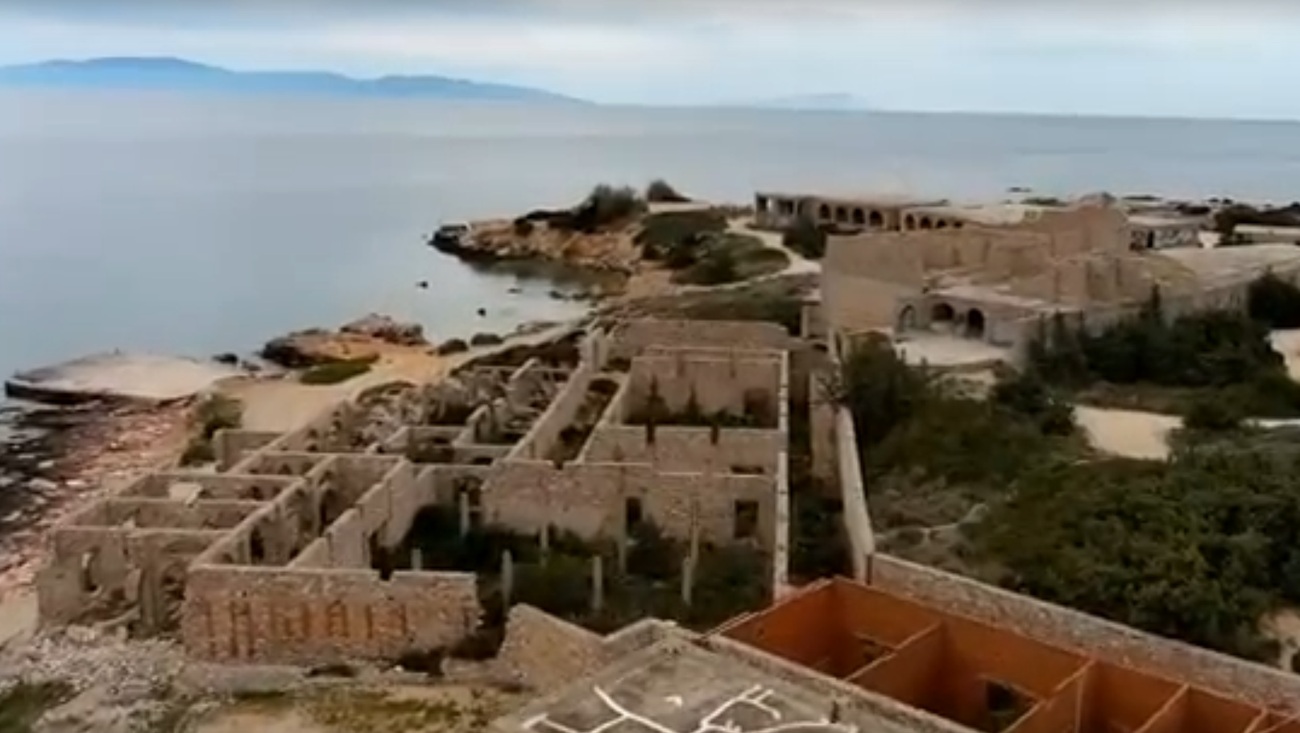 Κατεδαφίζεται, επιτέλους, το ξενοδοχείο – «φάντασμα» στην ειδυλλιακή παραλία Αλυκό στη Νάξο