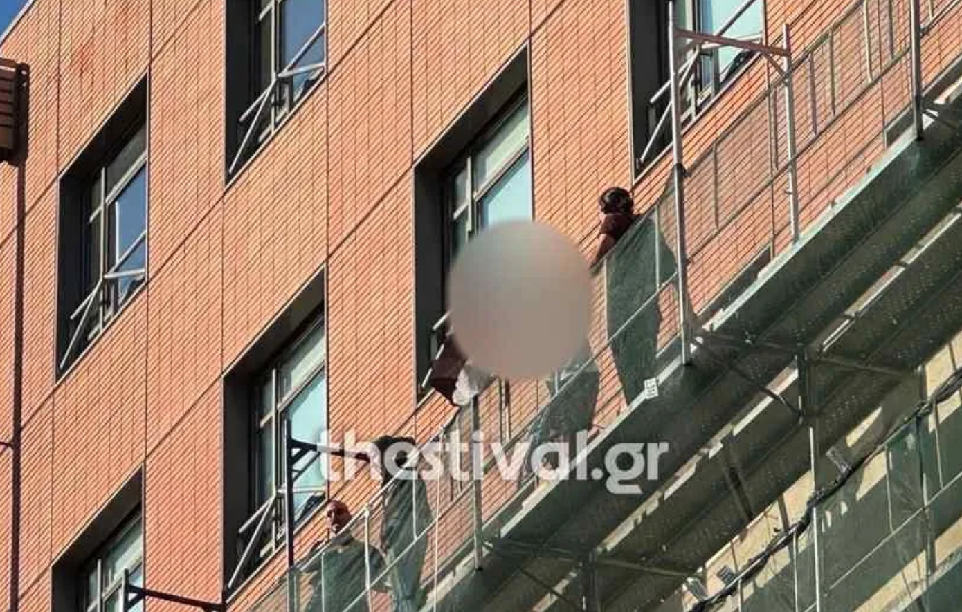 Θεσσαλονίκη: Μέλη του Ρουβίκωνα ανάρτησαν πανό για την Παλαιστίνη στο Προξενείο των ΗΠΑ – 5 συλλήψεις