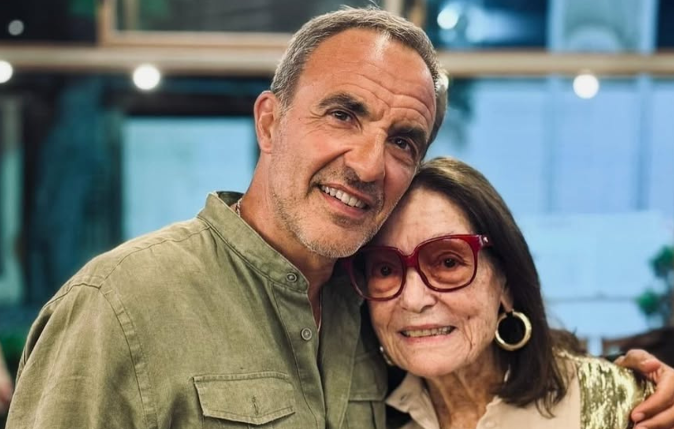 Νάνα Μούσχουρη: Δείπνο με τον Νίκο Αλιάγα στα Βλάχικα της Βάρης