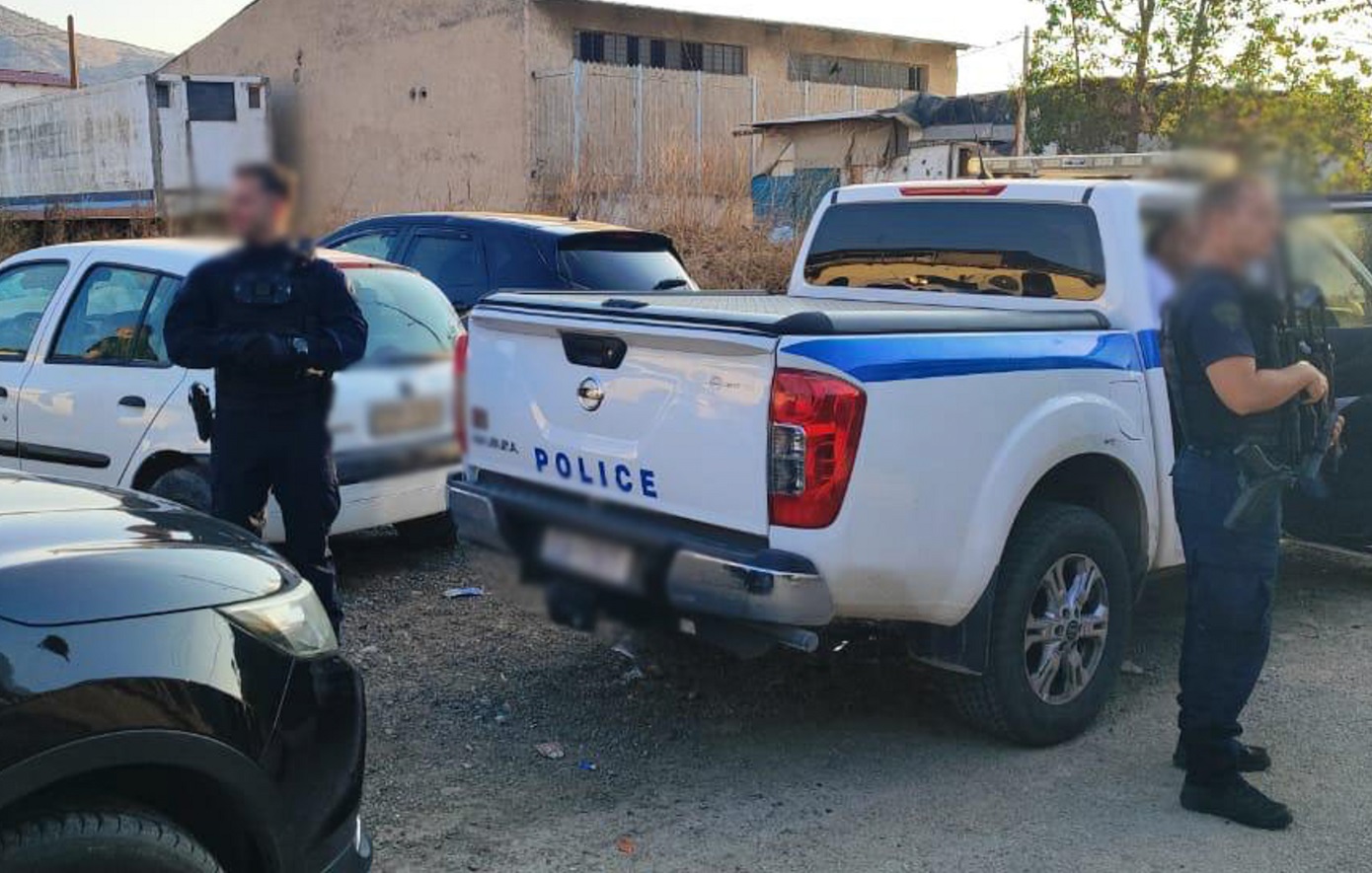 Επιχείρηση-αστραπή της αστυνομίας σε οικισμό του Ασπροπύργου – Συλλήψεις 15 ατόμων