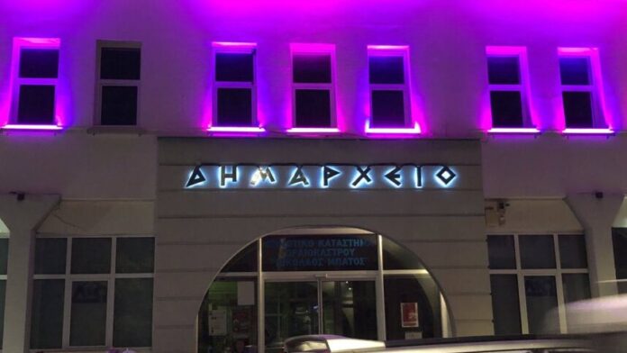 Το Δημαρχείο Ωραιοκάστρου φωτίστηκε μωβ για την Παγκόσμια Ημέρα Αλτσχάιμερ