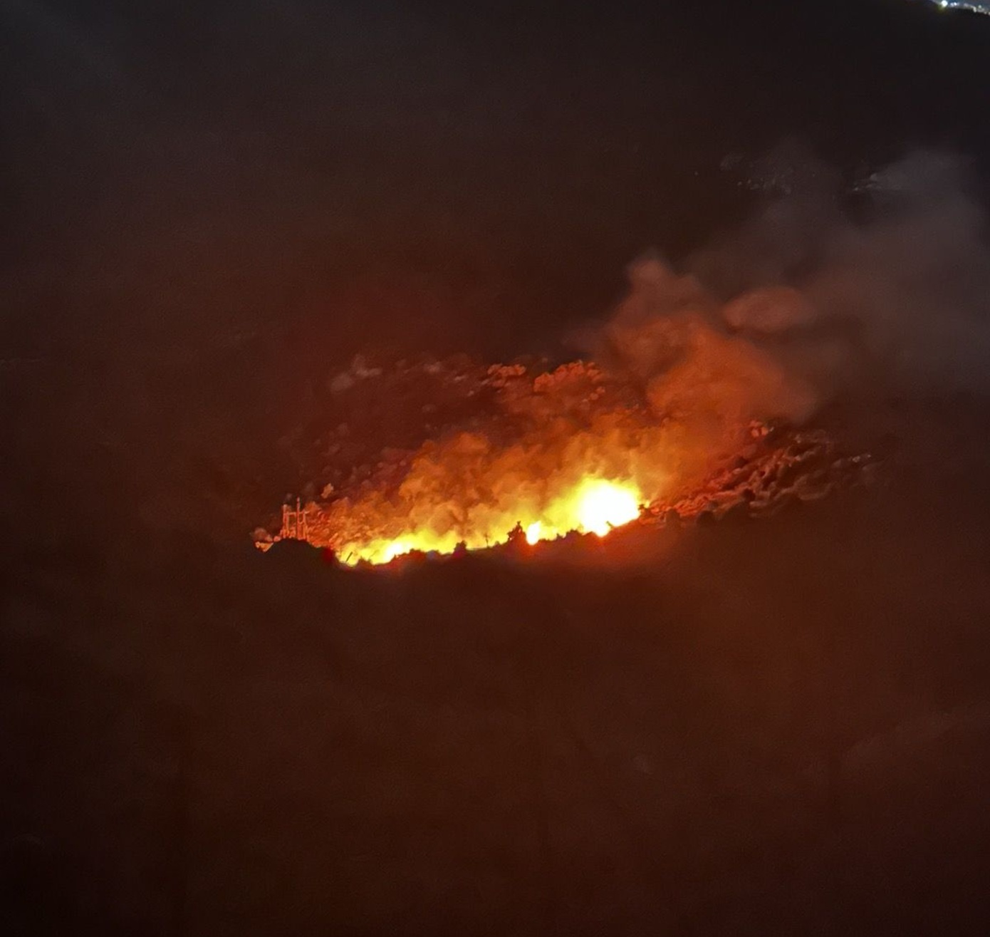 Πυρκαγιά στην Πάρνηθα – Ενισχυμένες πυροσβεστικές δυνάμεις επιτόπου