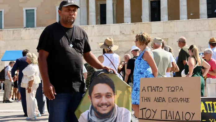 Μοτοπορεία υποστήριξης στην Παλαιστίνη διέσχισε το Σύνταγμα και συναντήθηκε με τον Πάνο Ρούτσι