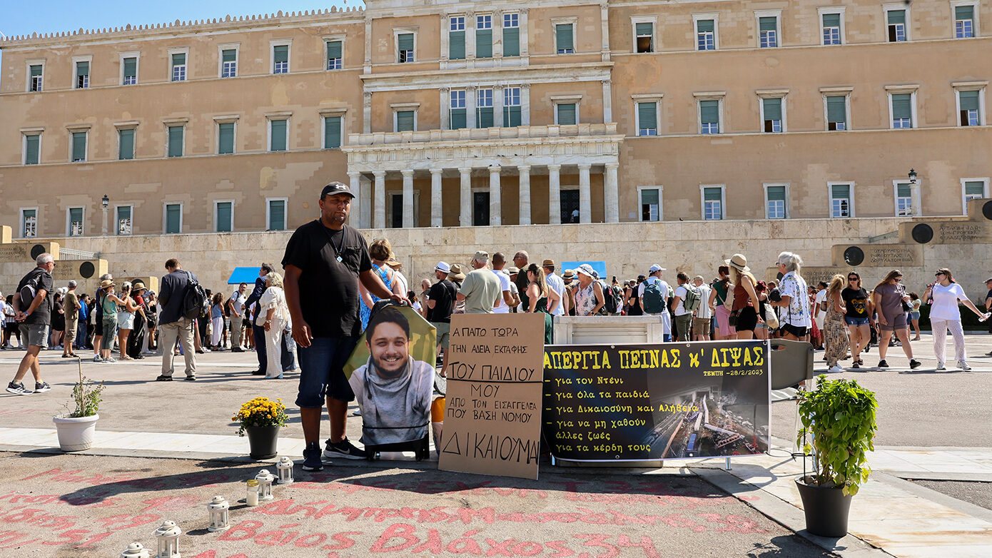 Συγκλονίζει ο πατέρας θύματος της τραγωδίας των Τεμπών με απεργία πείνας – «Μου παρέδωσαν μία κλειστή σακούλα»