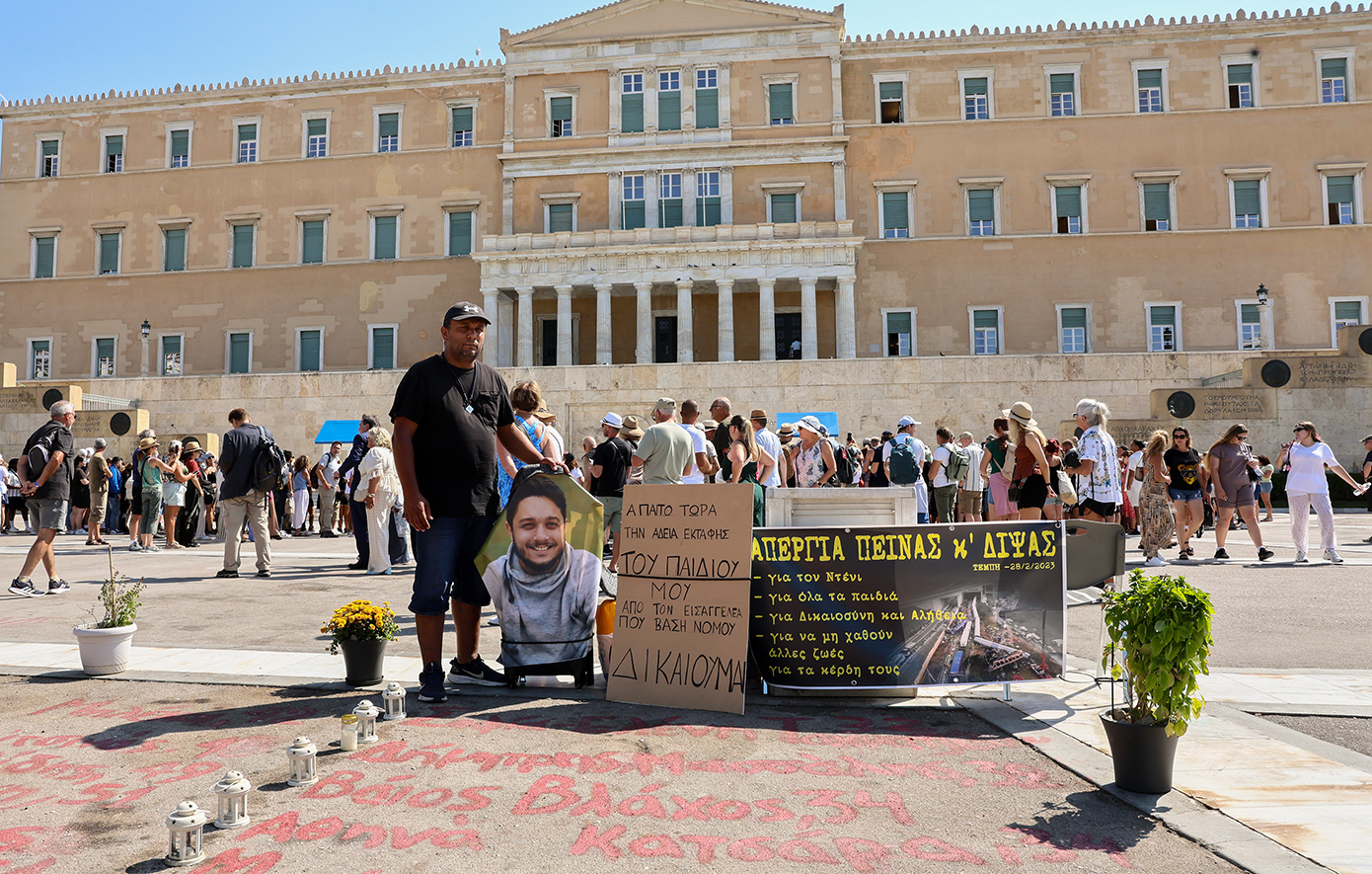 Συγκλονίζει ο πατέρας θύματος της τραγωδίας των Τεμπών με απεργία πείνας – «Μου παρέδωσαν μία κλειστή σακούλα»