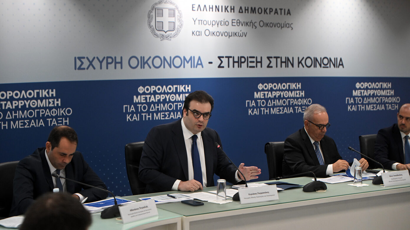 Επισκόπηση μέτρων ΔΕΘ: Ανανεωμένη φορολογική κλίμακα με ελαφρύνσεις για μεσαία τάξη, οικογένειες και νέους – Οι καινούργιοι συντελεστές