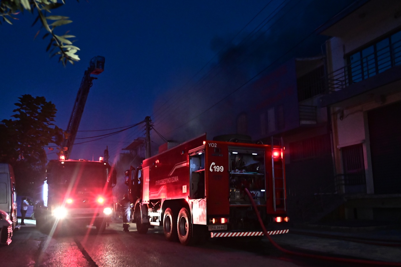 Κατασβέστηκε η φωτιά σε βιοτεχνία υφασμάτων στο Περιστέρι – Αποκαταστάθηκε η κυκλοφορία των οχημάτων