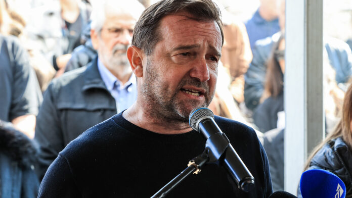 «Θα δολοφονούμε τις μητέρες καθημερινά;»: Έκρηξη οργής Πλακιά για διαρροή εικόνων με σάκους που περιέχουν σορούς από τα θύματα των Τεμπών
