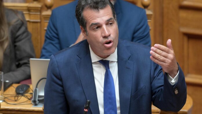 Πλεύρης από τη Βουλή: Αν εισήλθες παράνομα, η μόνη σου επιλογή είναι η επιστροφή – Δεν είσαι ευπρόσδεκτος