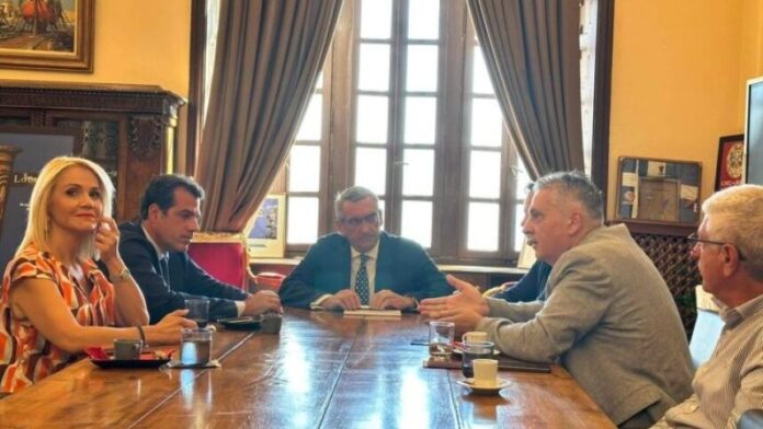 Περιφέρεια Νοτίου Αιγαίου: Συνάντηση Γ. Χατζημάρκου με τον Υπ. Μετανάστευσης – Ελπίδες για τις μεταναστευτικές ροές