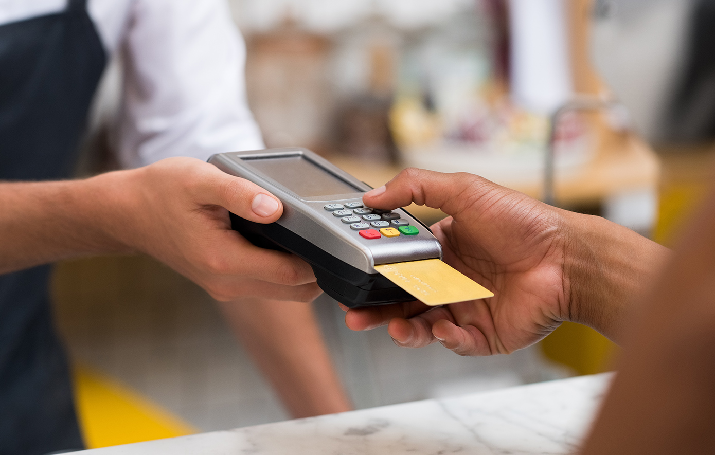 Ποιες ηλεκτρονικές αποδείξεις «ανοίγουν» την πόρτα για έκπτωση φόρου έως 2.200 ευρώ