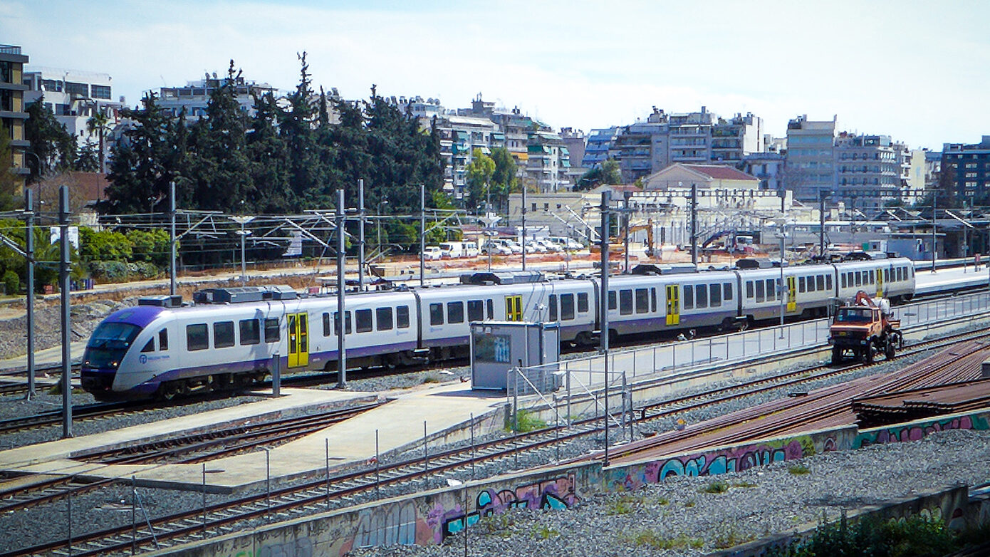 ΟΣΕ: Ολοκληρωμένη αποκατάσταση στο τμήμα ΣΣ Θήβας – ΣΣ Δαύλειας – Η ζημιά προκλήθηκε από δολιοφθορά
