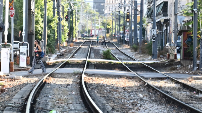Ηλικιωμένος άνδρας παρασύρθηκε και διαμελίστηκε από τρένο του προαστιακού στο Μεταξουργείο – Ανακοίνωση της Hellenic Train
