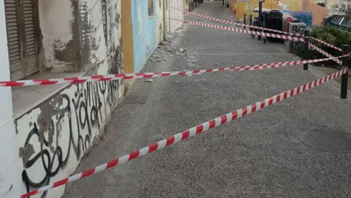 Κατέρρευσαν τμήματα κτιρίου και μπαλκονιού στο Ηράκλειο Κρήτης – Αποκλείστηκαν οι περιοχές