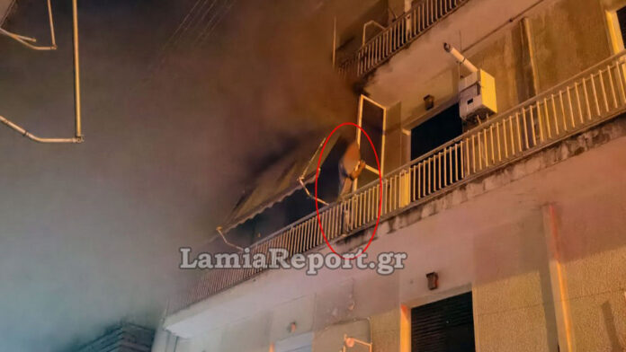 Πυρκαγιά σε διαμέρισμα στη Λαμία: Κρίσιμη η κατάσταση ηλικιωμένης με σοβαρά εγκαύματα – Έξι άτομα νοσηλεύονται