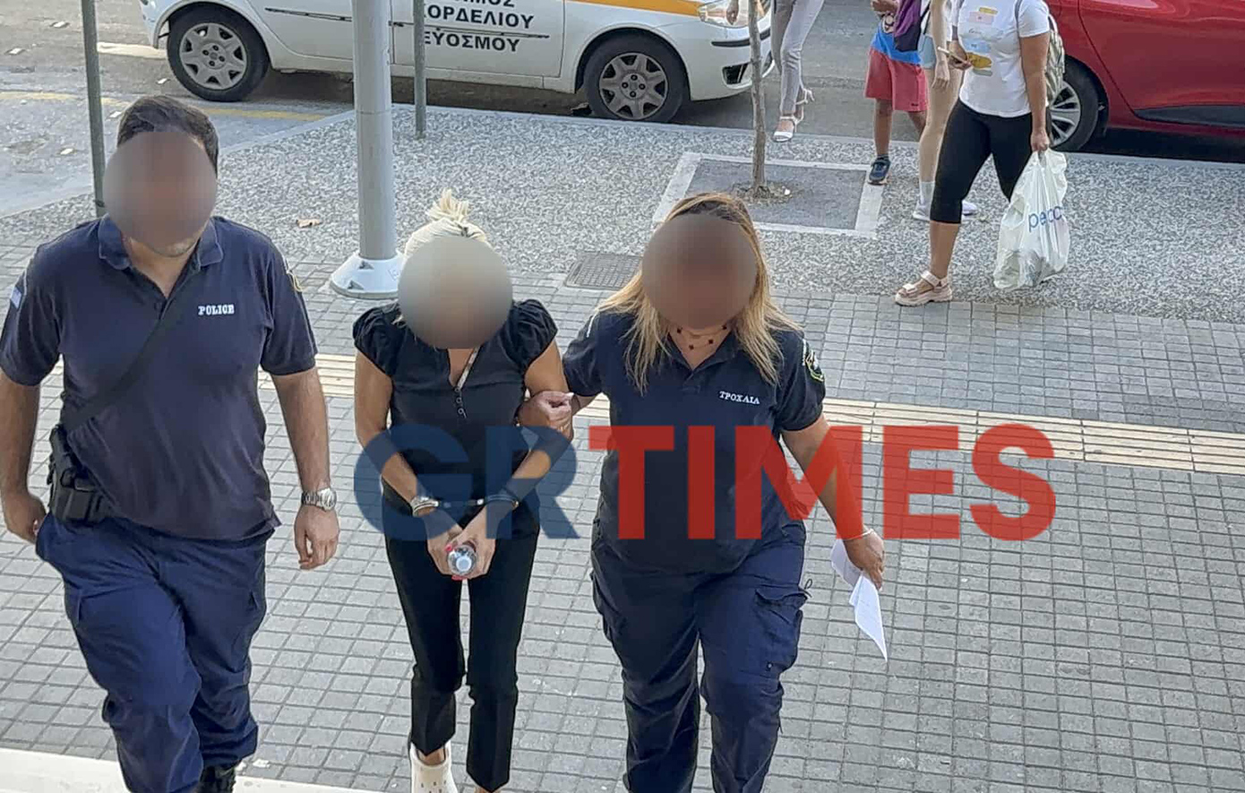 Ελεύθερη με περιοριστικούς όρους η 45χρονη οδηγός της Porsche μετά την απολογία για το ατύχημα στη Θεσσαλονίκη – Τι δήλωσε