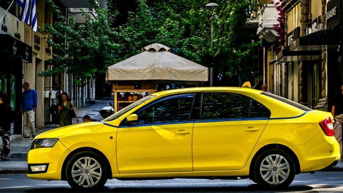Κυβερνητικές πηγές: «Η ΚΥΑ δεν φέρνει νέες ρυθμίσεις» για τα αιτήματα της απεργίας των ΤΑΞΙ