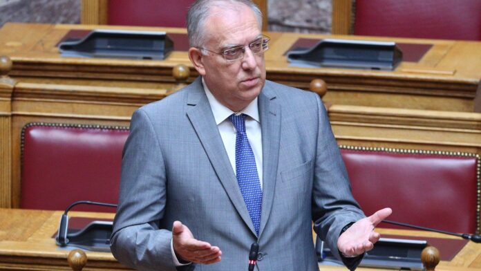 Τάκης Θεοδωρικάκος: Η μεσαία τάξη και οι οικονομικά ασθενέστεροι θα επωφεληθούν σημαντικά από το υπερπλεόνασμα