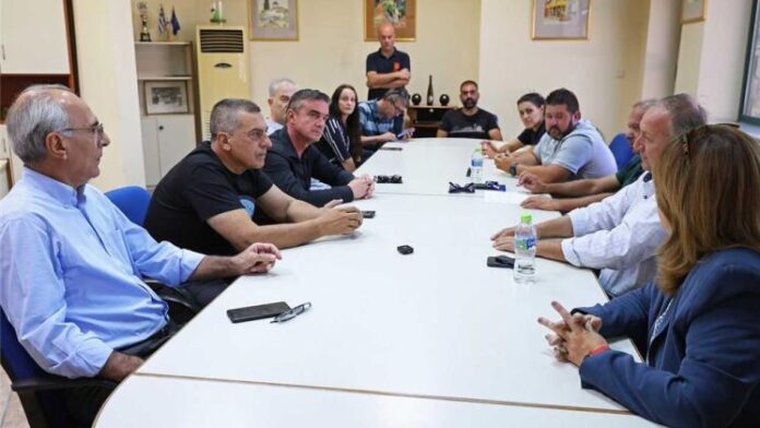 Ο Δ. Κουρέτας επισκέπτεται τον Αγροτικό Οινοποιητικό Συνεταιρισμό Τυρνάβου