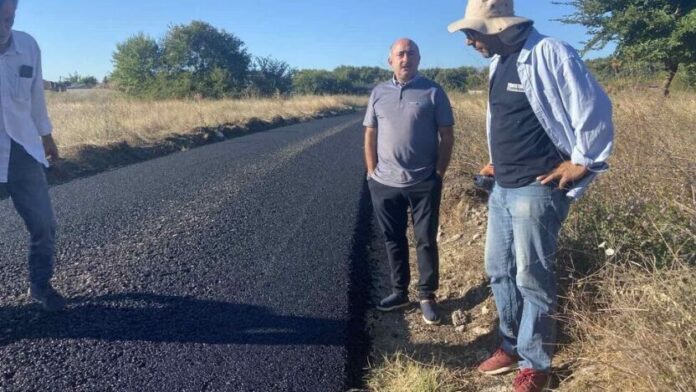 Επιθεώρηση Δημάρχου Τρικκαίων στις ασφαλτοστρώσεις στο Λογγάκι