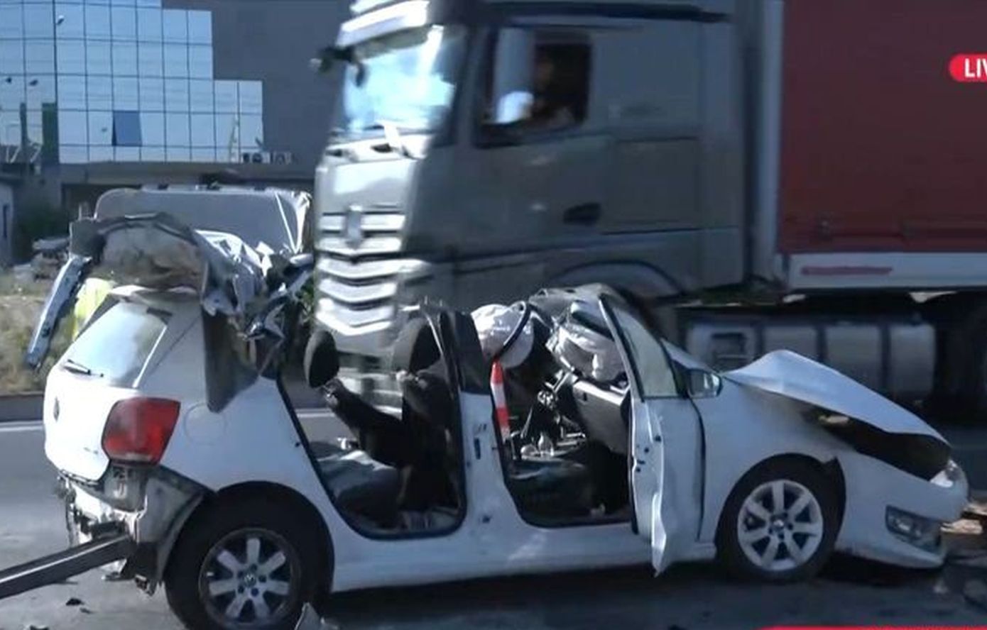 Συγκλονιστικό τροχαίο με θάνατο 24χρονου στη Θεσσαλονίκη: Τα αυτοκίνητα συγκρούστηκαν, το ένα αναποδογύρισε και πέρασε στο αντίθετο ρεύμα