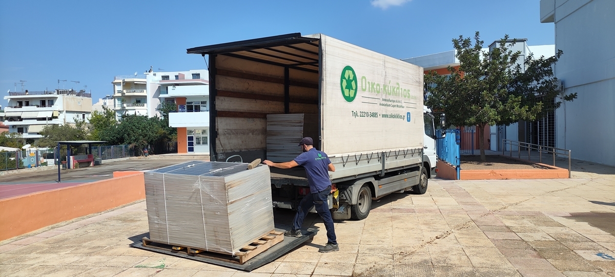 Δ.Β.Β.Β: Αφαιρέθηκαν 4 παλιά φωτοβολταϊκά πάνελ από σχολεία