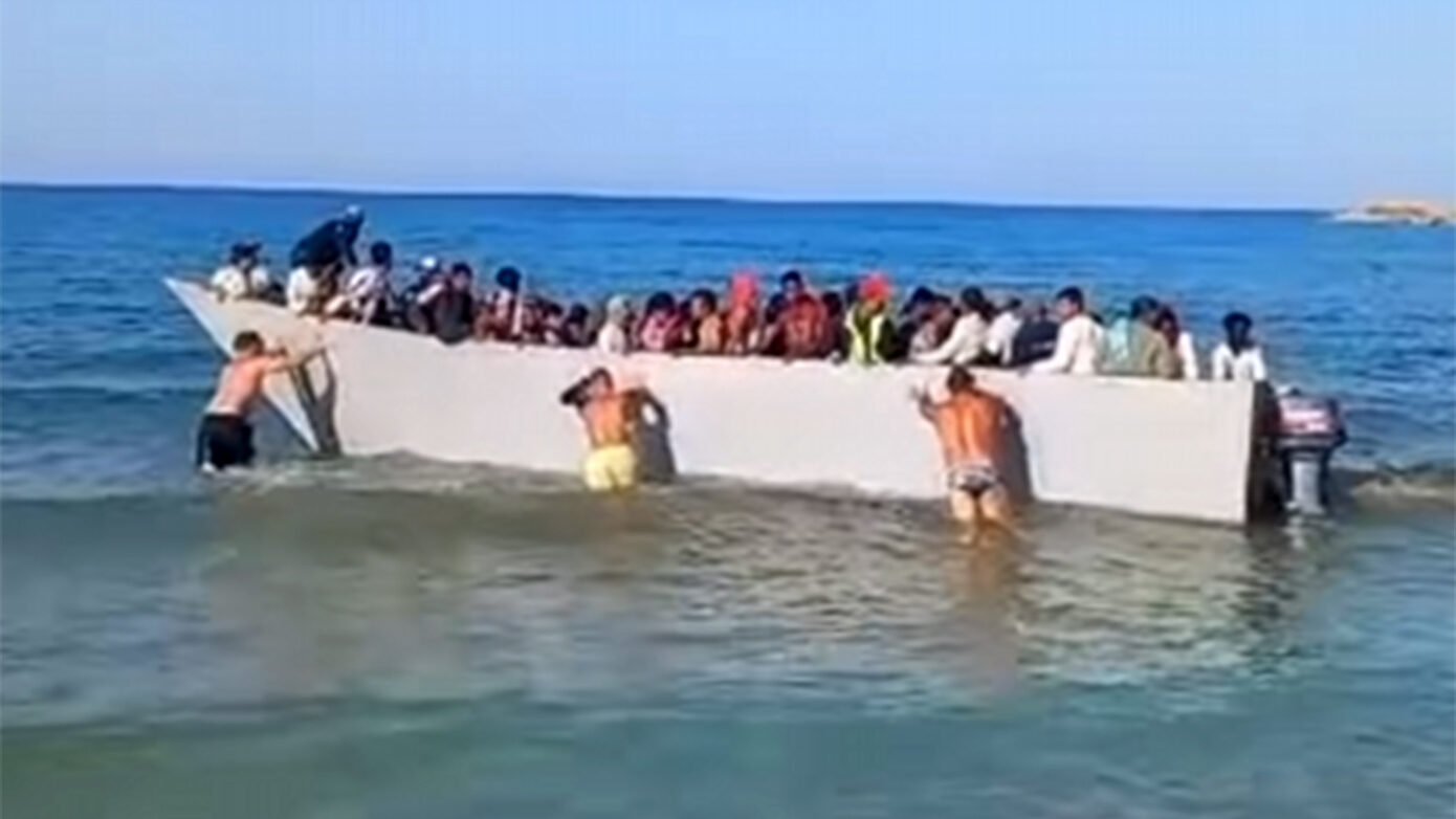 Ποια ήταν η τύχη της βάρκας με μετανάστες που προσάραξε στη Σαρακήνικο Γαύδου – Μαρτυρία λουόμενου που βρέθηκε εκεί