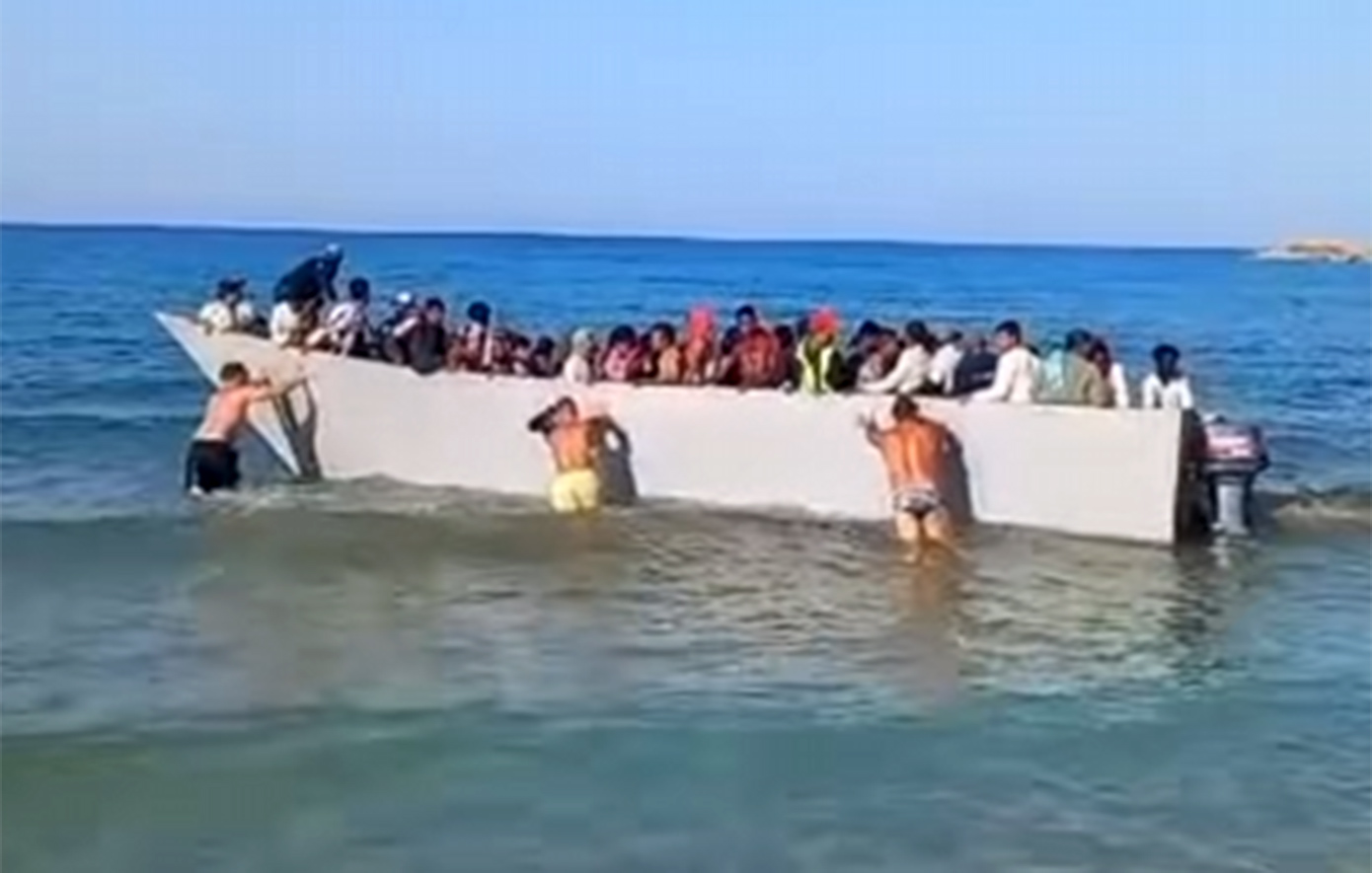 Ποια ήταν η τύχη της βάρκας με μετανάστες που προσάραξε στη Σαρακήνικο Γαύδου – Μαρτυρία λουόμενου που βρέθηκε εκεί