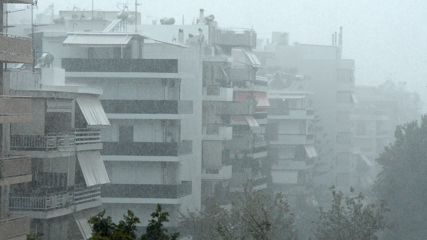 Οι προβλέψεις των μετεωρολόγων για την επερχόμενη κακοκαιρία, πώς θα επηρεάσει την Αττική – Φέρνει χιόνια στα βουνά