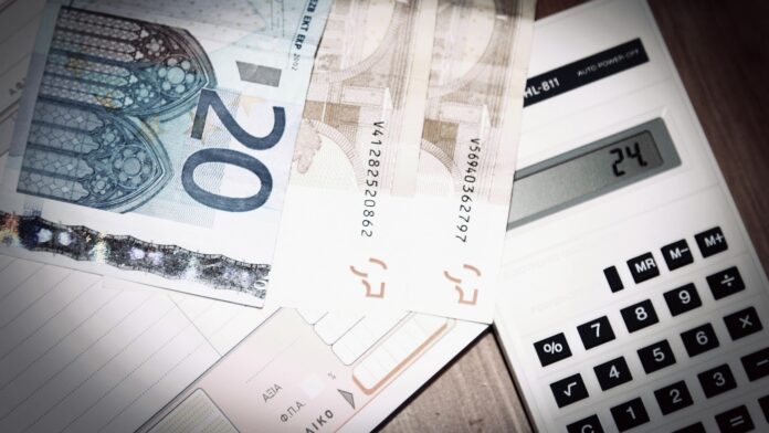 Πόσο ενισχύονται τα εισοδήματα από την κρατική παρέμβαση στη φορολογία; – Παραδείγματα