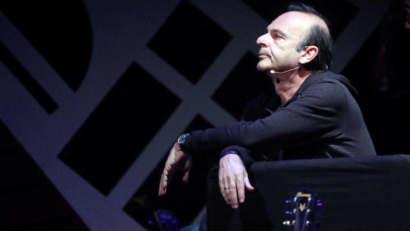Ο Οδυσσέας Ιωάννου επικρίνει την Αριστερά: Απουσιάσατε από την κηδεία του Σαββόπουλου, απουσιάζετε από τις ζωές σας