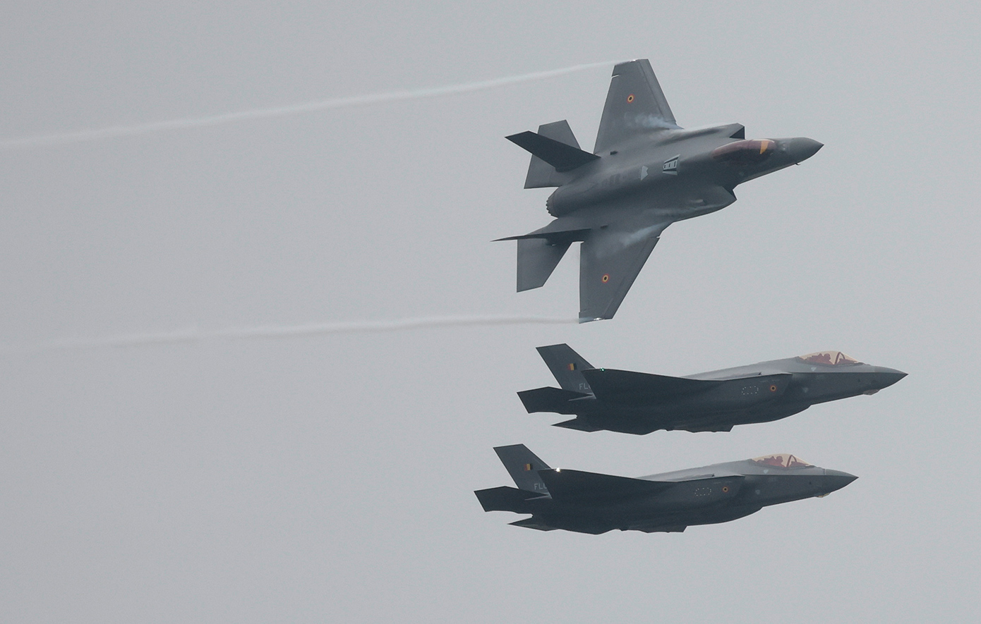 Μαχητικά αεροσκάφη και ελικόπτερα πάνω από τη Θεσσαλονίκη για την 28η Οκτωβρίου