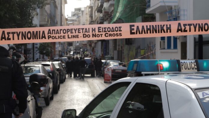 Πανικός στην ΕΛ.ΑΣ λόγω ύποπτου αντικειμένου στο κέντρο της Αθήνας – Αποκλεισμένη η οδός Λιοσίων
