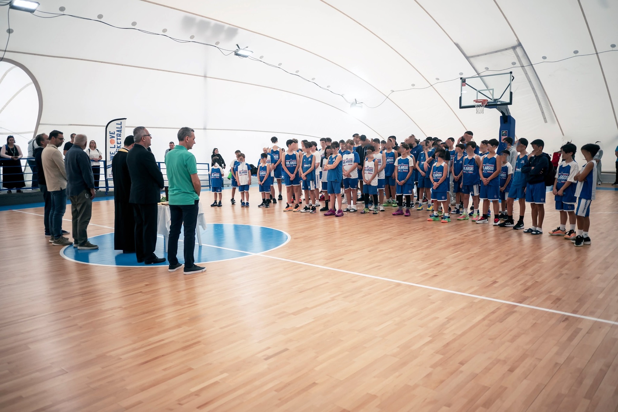 Δ. Παπάγου-Χολαργού: Εγκατάσταση ξύλινου παρκέ στα γήπεδα μπάσκετ με το Λυόμενο Στέγαστρο