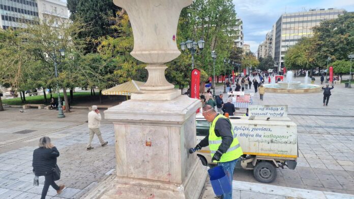 Δ. Αθηναίων: Αφαίρεση antigraffiti στην Πλατεία Συντάγματος και την οδό Αμαλίας