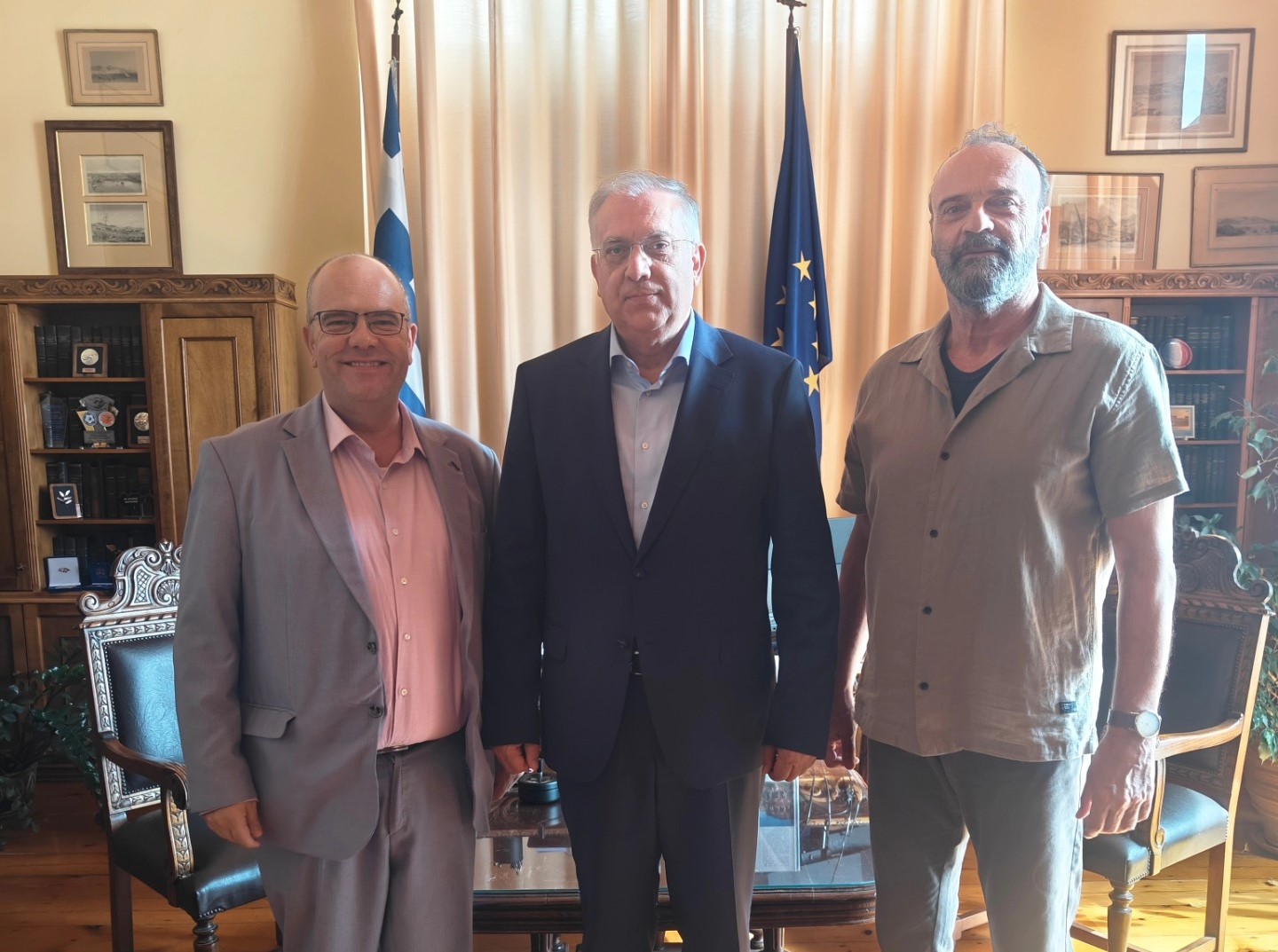 Ο Υπουργός Ανάπτυξης επισκέπτεται το δημαρχείο Σύρου – Ερμούπολης