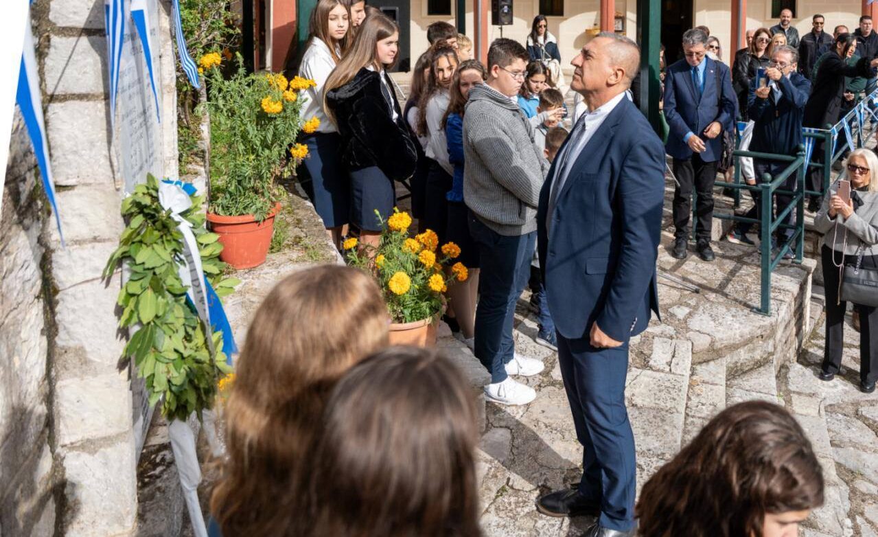 Ο Περιφερειάρχης Θεσσαλίας στο Ανθηρό Αργιθέας – Παρέλασαν δυο μαθητές
