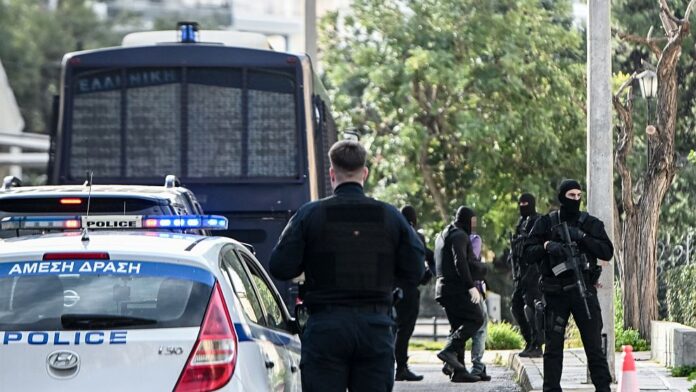 Συνελήφθη σπείρα που λεηλατούσε σπίτια – Τρία άτομα υπό κράτηση από την Αστυνομία