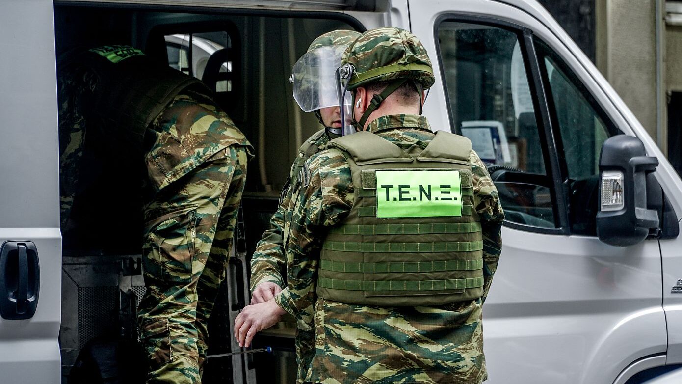 Απενεργοποιημένη η χειροβομβίδα στο κέντρο της Αθήνας – Επαναφορά κυκλοφορίας στην οδό Λιοσίων