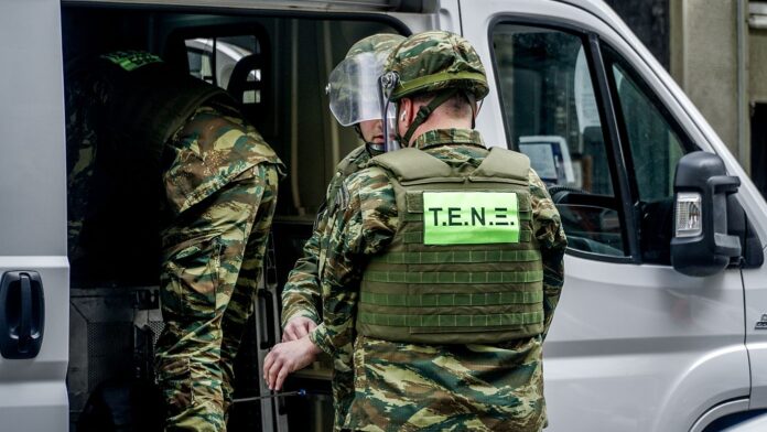 Απενεργοποιημένη η χειροβομβίδα στο κέντρο της Αθήνας – Επαναφορά κυκλοφορίας στην οδό Λιοσίων