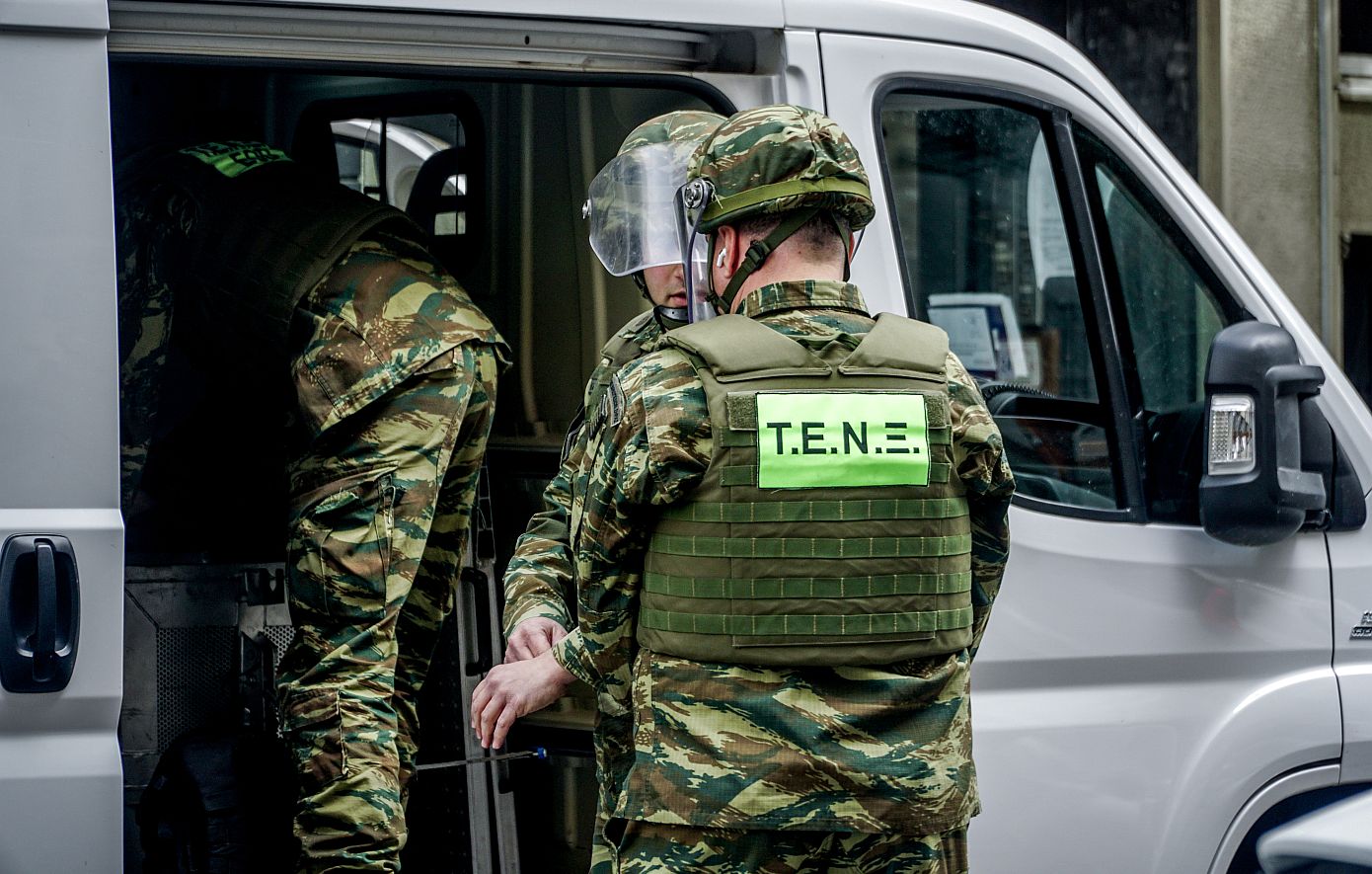 Απενεργοποιημένη η χειροβομβίδα στο κέντρο της Αθήνας – Επαναφορά κυκλοφορίας στην οδό Λιοσίων