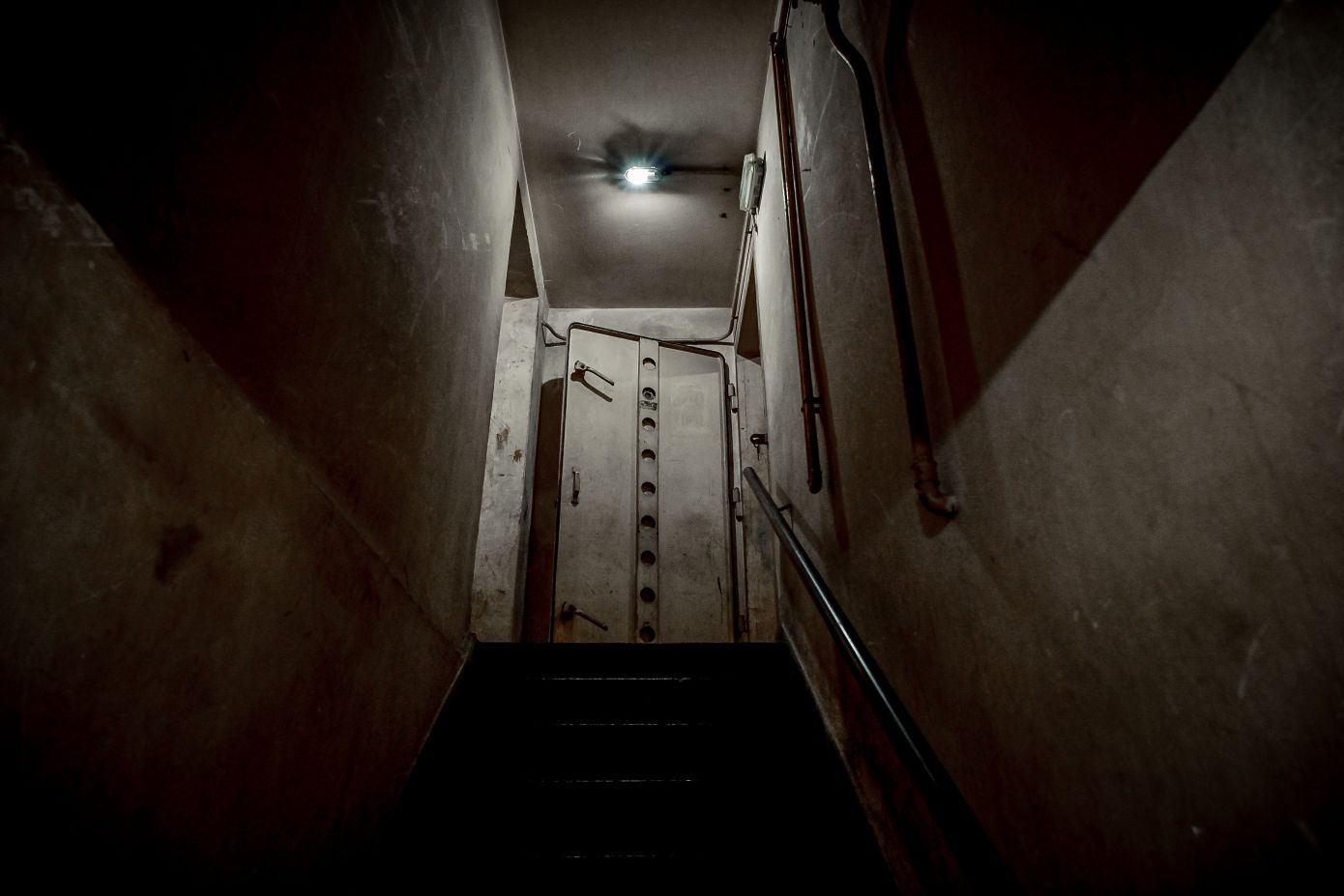 Το υπόγειο της Κοραή 4 που «αφηγείται» την Κατοχή: Το καταφύγιο που μετατράπηκε σε κολαστήριο για χιλιάδες μαχητές