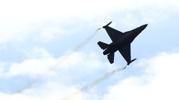 Το συγκλονιστικό μήνυμα του πιλότου του F-16 «ΖΕΥΣ», Γιώργου Σωτηρίου: «Τιμούμε όσους είπαν το ΟΧΙ πέρα από κάθε φόβο»