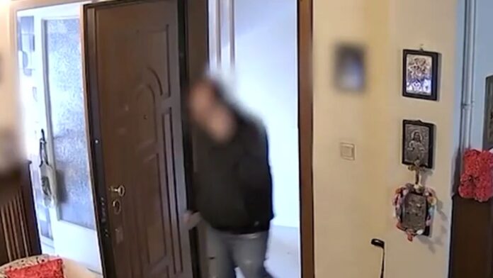 Υποδυόταν τον υδραυλικό και λήστευε ηλικιωμένους – «Ευγενικός, κύριος. Μόνο καφέ που δεν του πρόσφερα», αναφέρει θύμα του