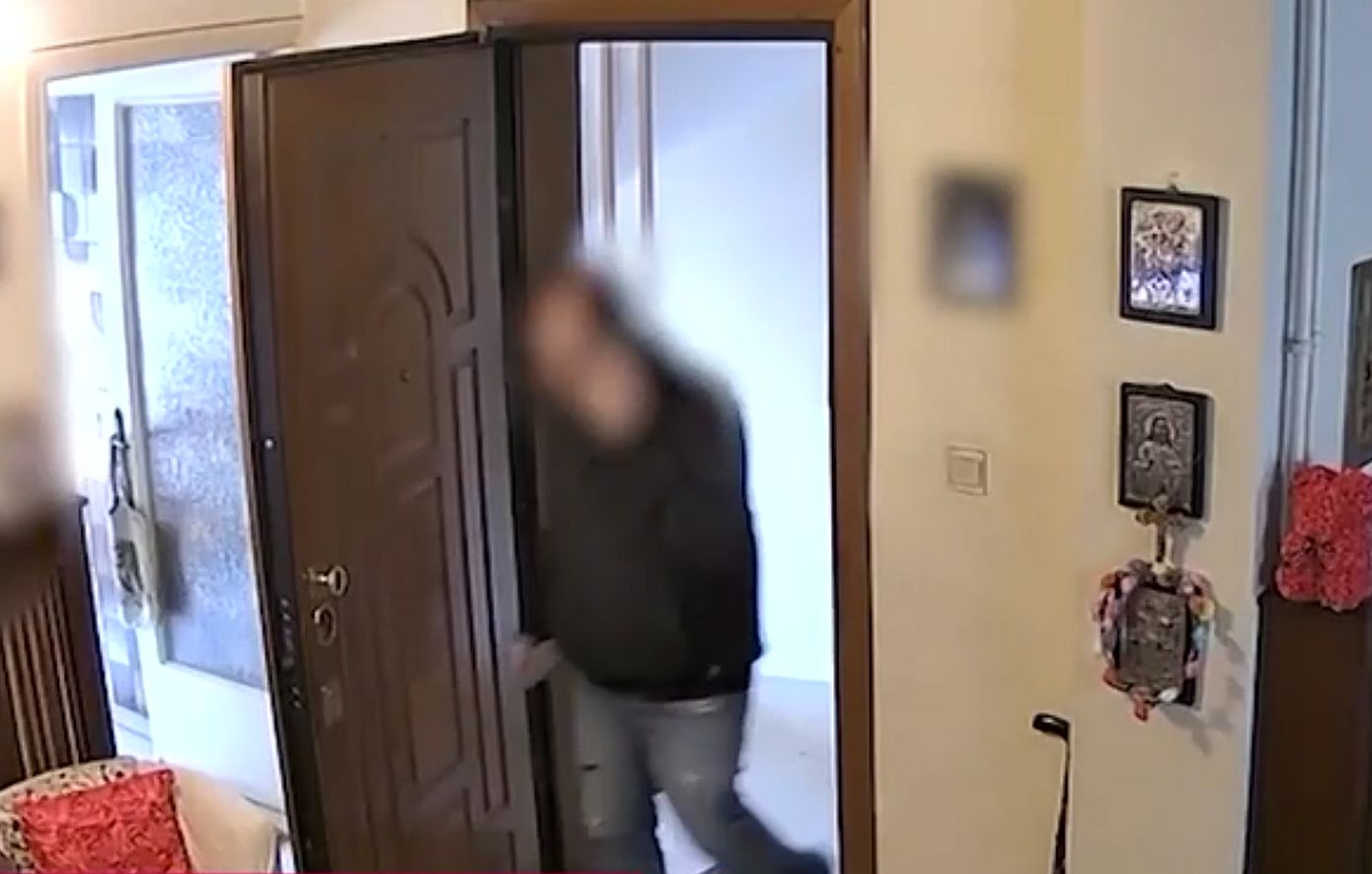 Υποδυόταν τον υδραυλικό και λήστευε ηλικιωμένους – «Ευγενικός, κύριος. Μόνο καφέ που δεν του πρόσφερα», αναφέρει θύμα του